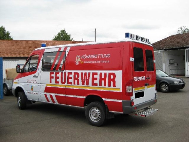 Feuerwehr- und Behoerden
